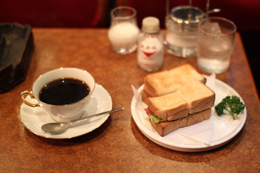 「喫茶 ショパン」コーヒーとハムトースト