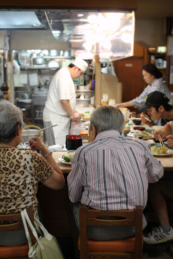 「とんかつ　井泉」店内