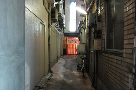 「三州屋 銀座店」路地
