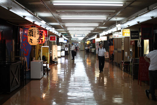 新橋駅前ビル・地下飲み屋街