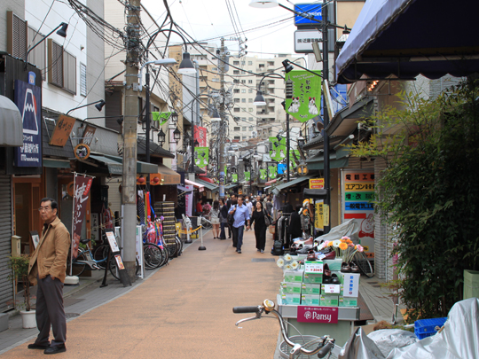 谷中銀座商店街・通り中程