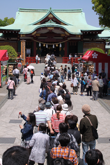 亀戸天神・参拝者の列