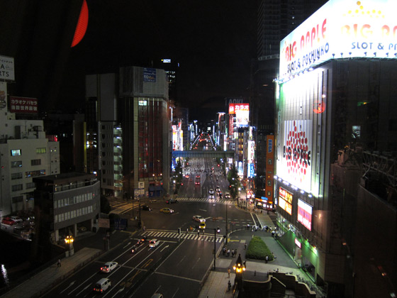 秋葉原・夜の中央通り