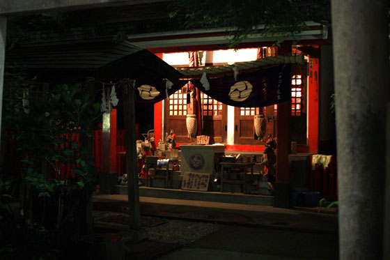 讃岐稲荷神社・小白稲荷神社の社前