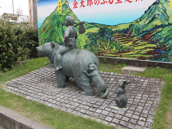 大雄山駅・金太郎像ケツ