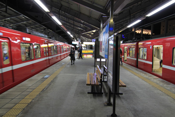 京急鶴見駅ホームその一