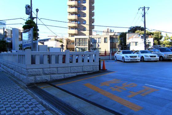 湯島天神・駐車場