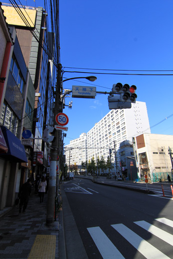 湯島天神下交差点