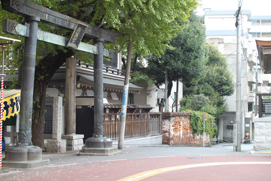 湯島天神鳥居横の煉瓦塀・その一