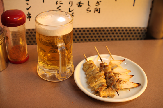 上野アメ横「肉の大山」　ビールと焼き鳥