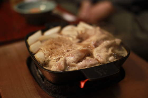 「ぼたん」鳥すきやき（煮途中）