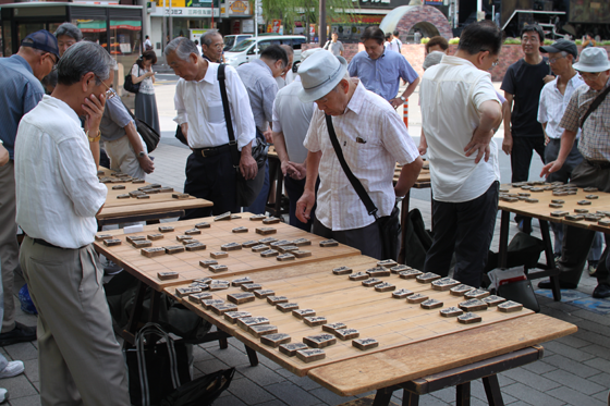 新橋の路上大盤将棋