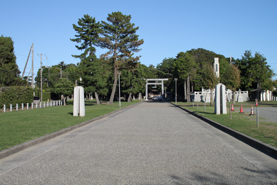 鶴谷八幡宮参道