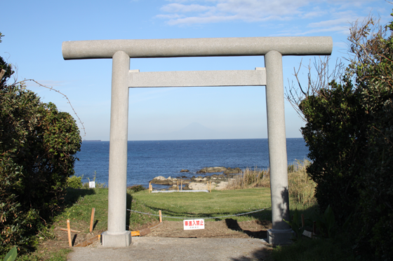 洲崎神社鳥居からの富士山